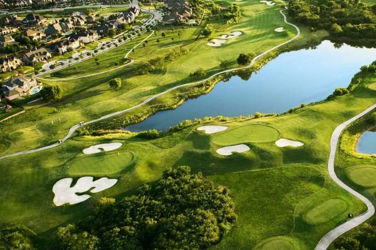 The Lakes at Castle Hills